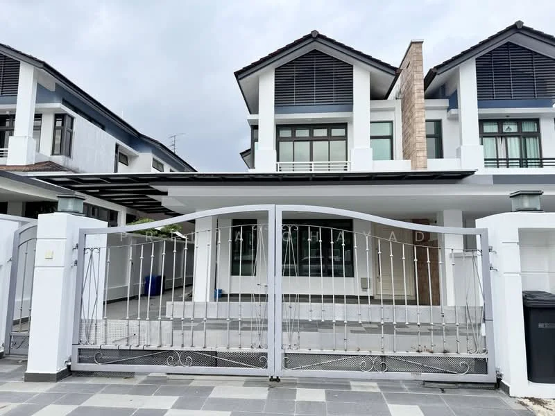 Exterior type: semi-detached house; features: white painted facade, glass windows, stone cladding, gated entrance, manicured lawn, paved driveway, two-storey structure, overhanging roof, modern architectural design; style: modern.