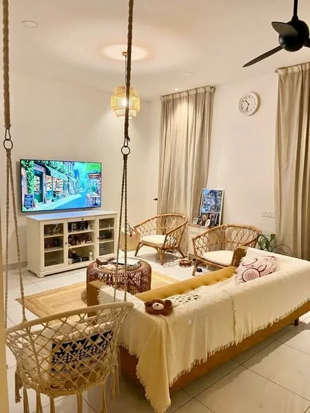 Living features: sofa with beige upholstery, 2 hanging swing chairs, wooden coffee table, TV console with white finish, wall-mounted TV, decorative wall clock, light fixture with woven design, floor-to-ceiling curtains in light beige, area rug, decorative items on shelves; style: modern.