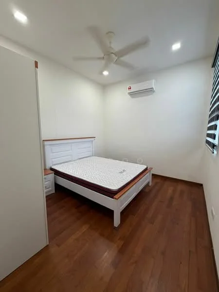 Bedroom features: queen-size bed, wooden bed frame, white bedside tables, 5-blade ceiling fan, wall-mounted split AC, laminate wood flooring, white painted walls, window with horizontal blinds, recessed LED downlights; style: modern.