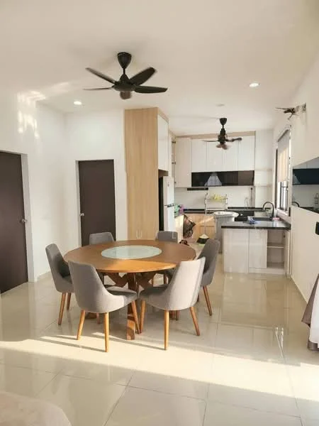 Dining features: round wooden dining table, 6 upholstered dining chairs in grey, pendant lamp, 5-blade ceiling fan with light, white walls, glossy tile flooring, open-plan layout to kitchen, large window for natural light; style: modern. Kitchen features: white cabinetry, black countertop, stainless-steel sink, chrome pull-down faucet, built-in oven, freestanding range oven, microwave, refrigerator, tile backsplash, open shelving; style: modern.