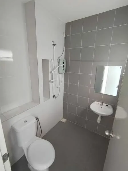 Bathroom features: grey tiled walls, white ceramic toilet, white pedestal sink, mirror above sink, shower with wall-mounted showerhead, grey tile flooring, built-in shower niche, chrome faucet; style: modern.