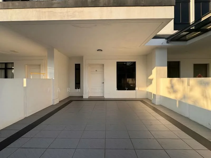 Exterior type: linked terrace house; features: white painted facade, flat roof, ground floor patio, grey tiled flooring, single main entrance door, large windows, surrounding white wall, outdoor lighting fixture; style: modern.