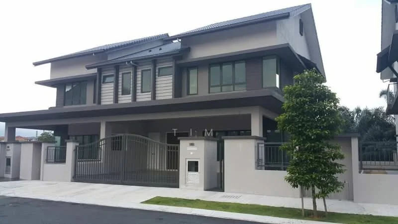 Exterior type: detached bungalow; features: grey painted facade, horizontal wood cladding, flat roof, double-storey, gated entrance, metal gate, manicured lawn, paved driveway, large windows, modern architectural design; style: modern.