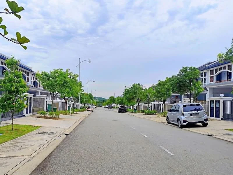 Exterior type: linked terrace house; features: tree-lined street, manicured lawns, paved walkway, street lighting, two-storey houses, fenced front yards, driveways, sidewalks; style: modern.