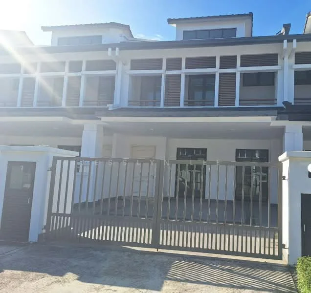 Exterior type: linked terrace house; features: white painted facade, sliding glass door at entrance, gated entry with metal gate, two-storey structure, flat roof, large windows with horizontal slats, concrete driveway, manicured front garden, porch area, modern architectural design; style: modern.