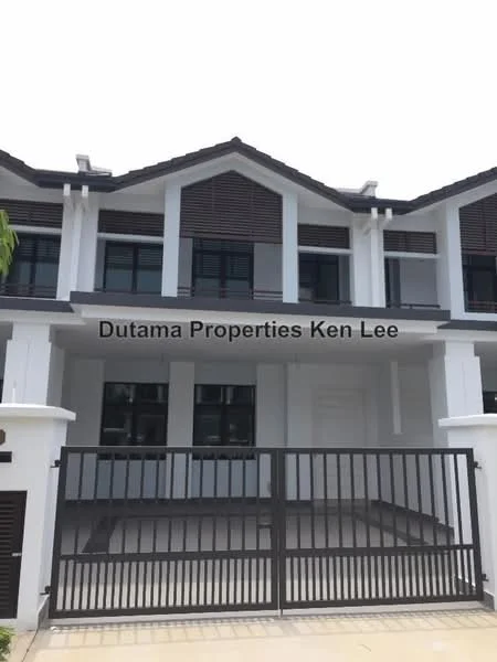 Exterior type: linked terrace house; features: white painted facade, black window frames, gabled roof, horizontal wooden slats on upper windows, front gate, paved driveway, manicured landscaping, two-storey structure; style: modern.