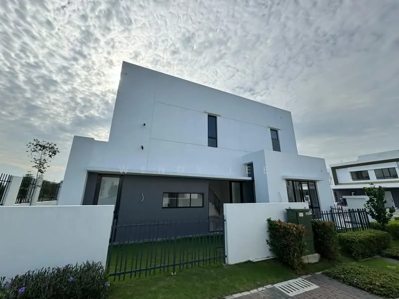 Exterior type: detached bungalow; features: white painted facade, grey accent wall, flat roof, approximately 2-storey, manicured lawn, fenced perimeter, landscaped garden, paved walkway, large windows, balcony on upper floor; style: modern.