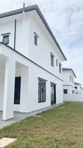 Exterior type: detached bungalow; features: white painted facade, flat roof, 2-storey, large windows, manicured lawn, concrete pathway, surrounded by greenery; style: modern.