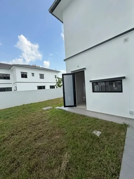 Exterior type: detached bungalow; features: white painted facade, flat roof, single-storey, manicured lawn, paved walkway, large windows, main entrance door, surrounded by low fencing; style: modern.