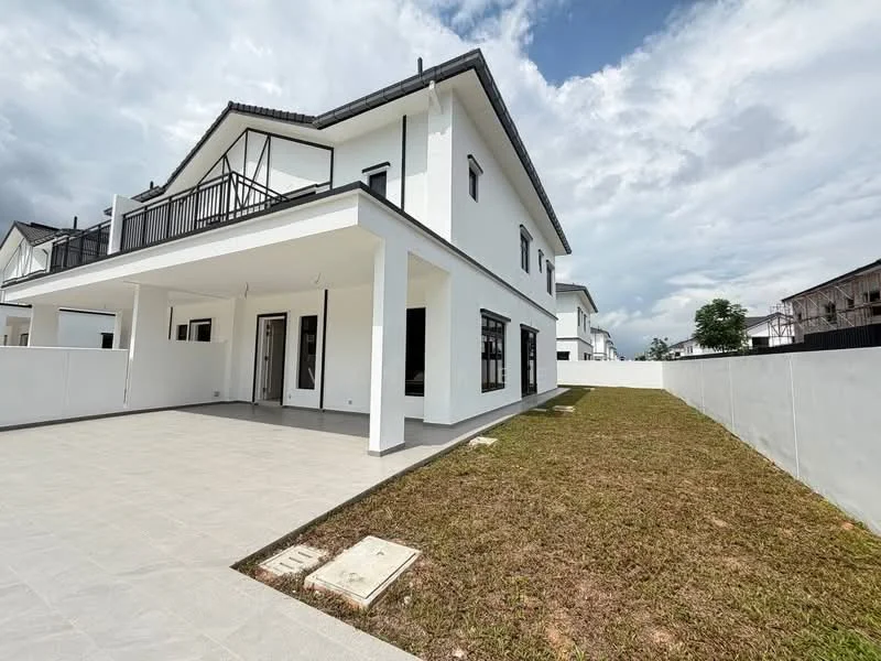 Exterior type: detached bungalow; features: white painted facade, flat roof, two-storey structure, large windows, balcony on upper floor, paved flooring, manicured lawn, surrounded by fencing, open outdoor space, concrete pathway; style: modern.