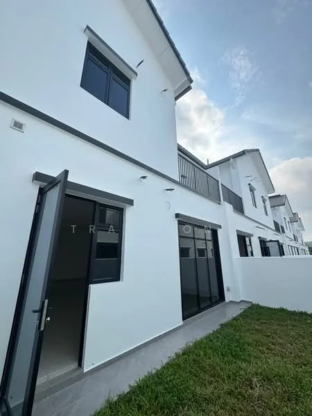 Exterior type: linked terrace house; features: white painted facade, glass sliding doors, balcony with railing, flat roof, manicured lawn, grey stone-paved walkway; style: modern.