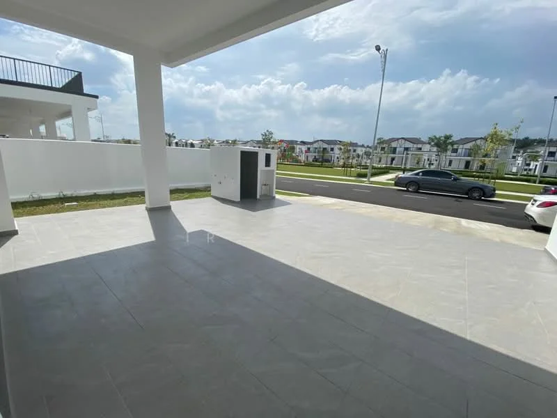Exterior type: linked terrace house; features: paved flooring, white painted walls, landscaped garden, street view, car porch, outdoor lighting, surrounded by residential buildings, open space; style: modern.