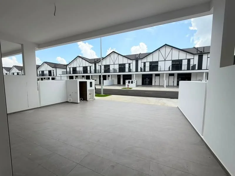 Exterior type: linked terrace house; features: white painted facade, glass windows, flat roof, manicured lawn, paved walkway, two-storey structure, surrounded by greenery, urban context; style: modern.