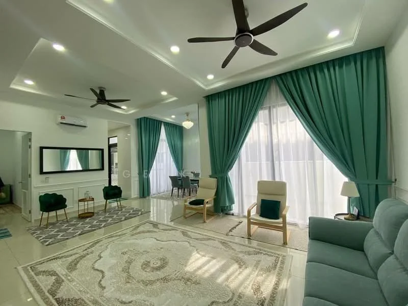 Living features: 5-blade ceiling fan with integrated LED light, 2-seater fabric sofa in light grey, 2 armchairs in cream, area rug with geometric pattern, coffee table, floor-to-ceiling windows with sheer curtains, green curtains, recessed downlights, decorative mirror, wall-mounted TV, decorative wall panel, marble tile flooring, crown moulding; style: modern.