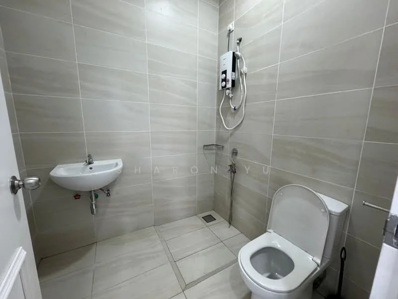 Bathroom features: white wall tiles, grey floor tiles, single-sink vanity with wall-mounted faucet, one-piece toilet, shower with handheld showerhead, water heater, chrome towel rack, drain in floor; style: modern.