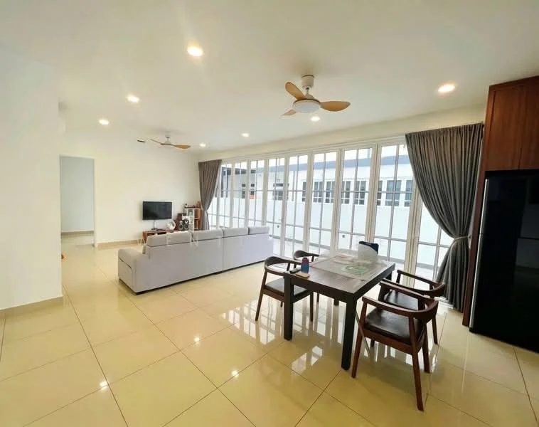 Living features: white painted walls, glossy beige tile flooring, 5-blade ceiling fan with light, sofa in light grey fabric, wooden coffee table, TV console, wall-mounted TV, floor-to-ceiling windows, sheer curtains, decorative plants, dining table with chairs; style: modern.