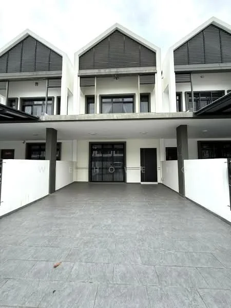 Exterior type: linked terrace house; features: grey tiled flooring, white painted facade, horizontal louvre screens, projecting balconies, double-volume entrance, manicured front area, modern architectural design; style: modern.