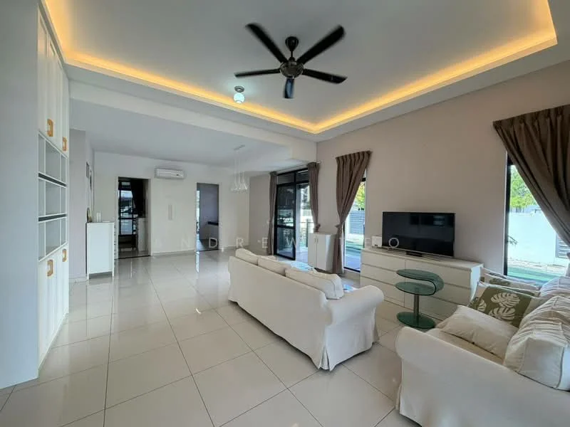 Living features: white walls, polished ceramic tile flooring, tray ceiling with recessed lighting, 5-blade ceiling fan, floor-to-ceiling windows, sliding glass door, curtains, sofa with light upholstery, coffee table, TV console, wall-mounted TV, decorative cushions, area rug; style: modern; view: garden. Kitchen features: open-plan layout, white cabinetry, countertop, built-in appliances, refrigerator, microwave, kitchen island; style: modern.