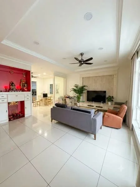 Living features: white painted walls, red accent wall, marble tile flooring, tray ceiling, 5-blade ceiling fan, wall-mounted TV, entertainment unit, sofa in grey, armchair in orange, decorative plants, recessed downlights, built-in cabinetry, decorative items on shelves; style: modern.