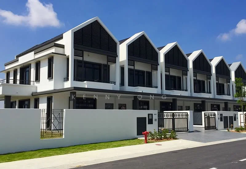Exterior type: linked terrace house; features: white painted facade, black window frames, flat roof, recessed balconies, manicured lawn, paved walkway, security gate, modern architectural design, multiple storeys, surrounded by greenery; style: modern.