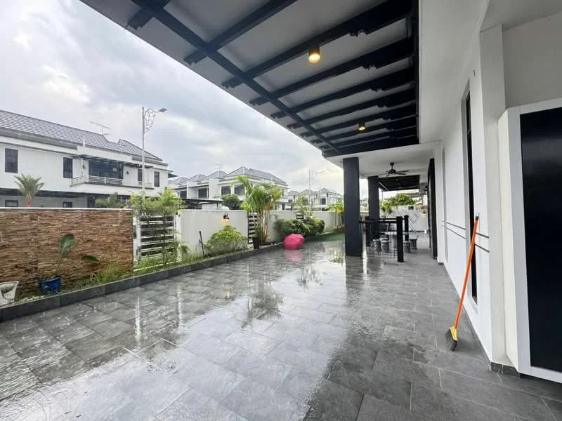 Exterior type: detached bungalow; features: covered patio area, grey stone flooring, black metal beams, landscaped garden with plants, decorative stone wall, outdoor dining area, light fixtures on ceiling, paved walkway, residential neighborhood view, rain-soaked surface; style: modern.