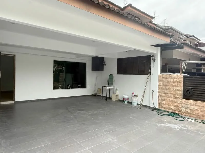 Exterior type: linked terrace house; features: covered car porch, grey tiled flooring, white painted walls, large window, stone cladding on wall, outdoor water hose, wall-mounted outdoor lighting, open space, roof overhang; style: modern.