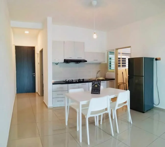 Kitchen features: white cabinetry, black countertop, stainless-steel gas hob, exhaust hood, double-door fridge, white dining table, 3 white dining chairs, cream tiled flooring, pendant light fixture, wall-mounted cabinets, window with blinds; style: modern.