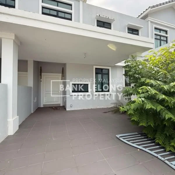Exterior type: semi-detached house; features: grey painted facade, flat roof, manicured landscaping, paved walkway, front porch area, large windows, double-volume entrance, garden area with shrubs; style: modern.