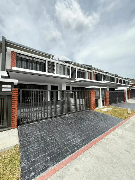 Exterior type: linked terrace house; features: red brick facade, white painted facade, metal grille fencing, flat roof, two-storey structure, paved driveway, manicured lawn, covered car porch, balconies with railings, modern architectural design; style: modern.