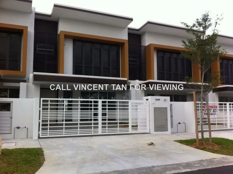 Exterior type: linked terrace house; features: white painted facade, brown accent panels, horizontal louvered windows, metal gate, concrete driveway, manicured lawn, single-storey, modern architectural style; style: modern.
