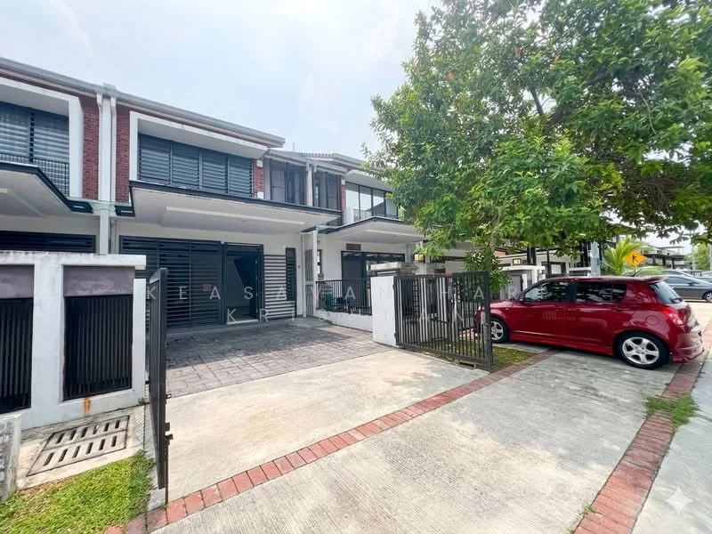 Exterior type: linked terrace house; features: two-storey building, brick facade with white accents, sliding glass doors, covered car porch, manicured lawn, paved driveway, fenced perimeter, mature trees, outdoor walkway, balcony on upper floor, gated entry; style: modern.
