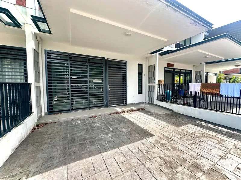 Exterior type: linked terrace house; features: covered porch area, sliding glass doors, grey metal grille, textured concrete flooring, laundry area with clothesline, white painted walls, overhang roof, fenced perimeter, outdoor space with potential for landscaping; style: modern.