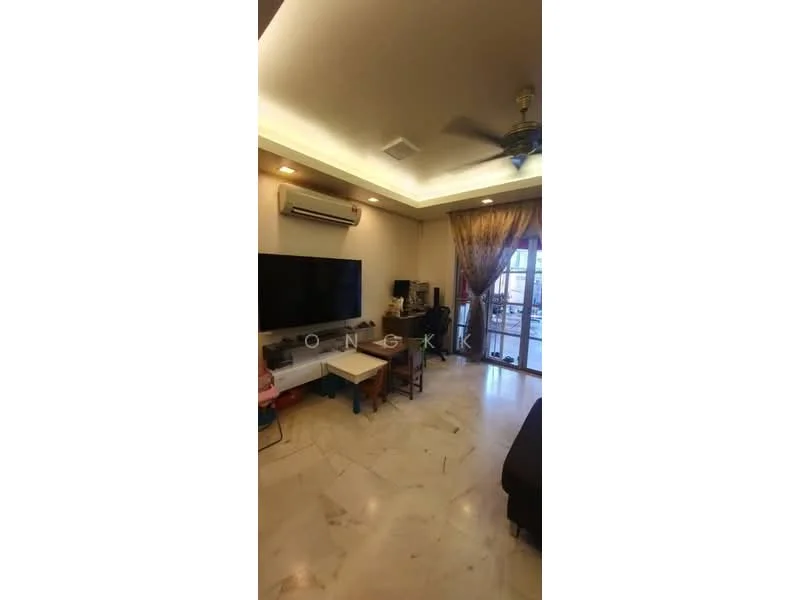 Living features: marble flooring, sofa, wall-mounted TV, TV console, ceiling fan, recessed lighting, curtains, sliding glass door, access to balcony, decorative wall, computer desk, office chair; style: modern.