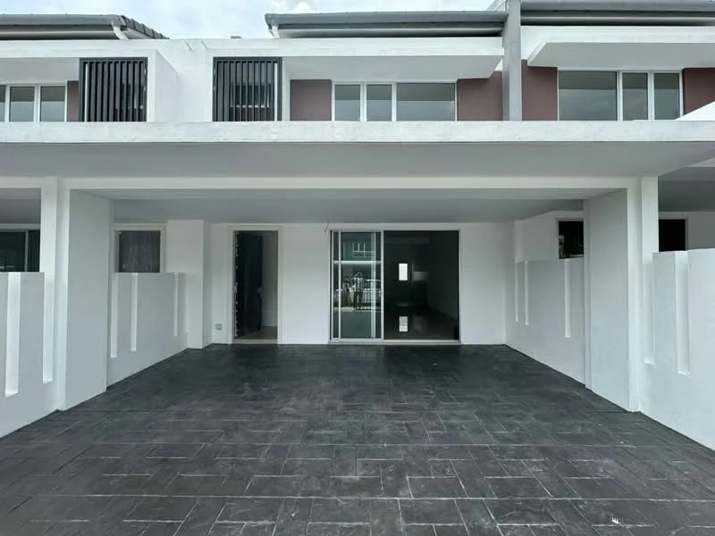 Exterior type: linked terrace house; features: white painted facade, flat roof, covered car porch, slate tile flooring, large glass sliding door, windows with black metal grilles, open space, surrounded by white walls; style: modern.
