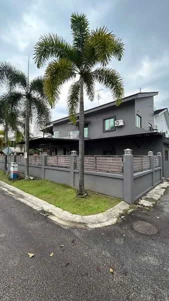 Exterior type: semi-detached house; features: grey painted facade, flat roof, 2-storey structure, manicured lawn, palm trees, fenced yard, driveway with interlocking pavers, visible air conditioning units, street view, corner lot; style: modern.