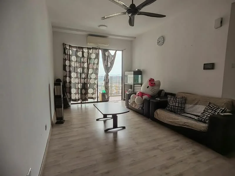 Living features: laminate flooring, white painted walls, 5-blade ceiling fan, floor-to-ceiling windows, sheer curtains, blackout curtains, sofa in black leather, coffee table, wall clock, decorative wall art, air conditioning unit, large stuffed toy; style: modern; view: city.