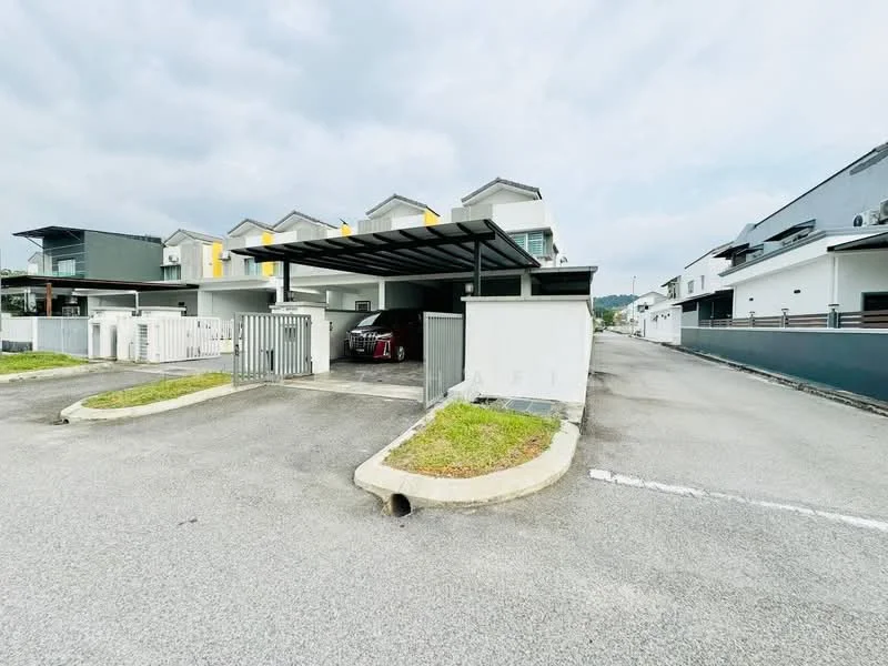 Exterior type: linked terrace house; features: car porch with awning, covered parking, manicured lawn, paved driveway, two-storey building, modern facade with white and grey colors, surrounded by greenery, adjacent to quiet residential street; style: modern.