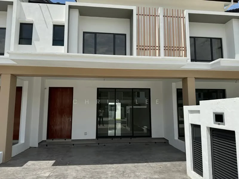 Exterior type: linked terrace house; features: white painted facade, glass sliding doors, wooden front door, concrete flooring, horizontal wooden slats on upper level, two-storey structure, minimalist design, large windows, covered porch area; style: modern.