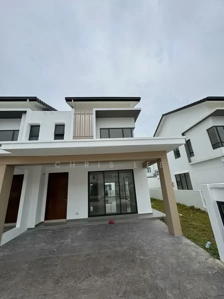 Exterior type: semi-detached house; features: white painted facade, flat roof, two-storey structure, large glass windows, covered porch, stone-paved walkway, manicured lawn, modern architectural design; style: modern.