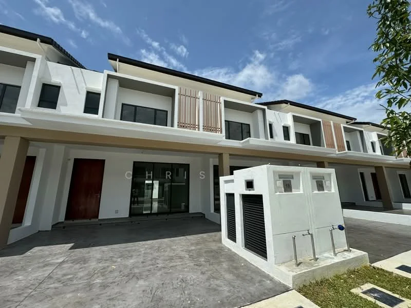 Exterior type: linked terrace house; features: white painted facade, flat roof, two-storey building, large windows, wooden front doors, concrete driveway, outdoor water tap, exposed concrete walls, manicured landscaping, clear blue sky, modern architectural design; style: modern.