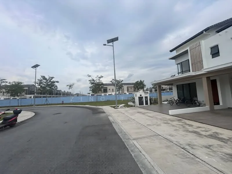 Exterior type: detached bungalow; features: white painted facade, flat roof, two-storey building, manicured lawn, paved driveway, street lighting, surrounded by greenery, parking space for multiple vehicles; style: modern.