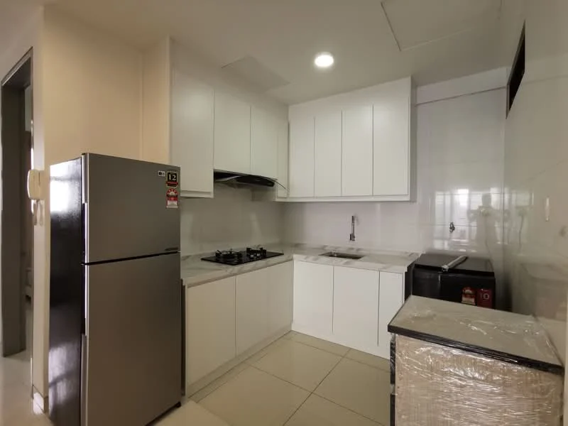 Kitchen features: white shaker cabinets, stainless-steel fridge, built-in gas hob, exhaust hood, white countertop, ceramic tile backsplash, double-basin sink, wall-mounted cabinets, tile flooring, recessed downlights; style: modern.
