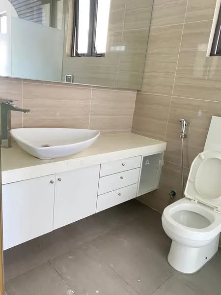 Bathroom features: white ceramic toilet, single-sink vanity with white cabinet, oval vessel sink, chrome basin mixer faucet, wall-mounted mirror, light beige wall tiles, grey floor tiles, shower hose, built-in cabinetry, natural light from windows; style: modern.