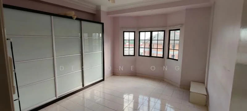 Room features: light pink painted walls, white ceiling, ceramic tile flooring, large sliding glass wardrobe, three windows with black frames, corner bench, natural light from windows, curved wall design; style: modern; view: city.