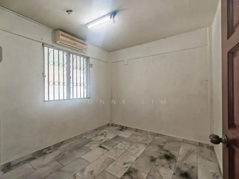 Room features: white painted walls, marble tile flooring, 1 wall-mounted split AC, window with security bars, ceiling lights.