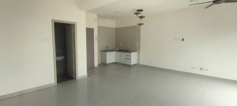 Living features: grey tiled flooring, white painted walls, ceiling fan, recessed downlights, open kitchen layout, kitchen with white cabinetry, kitchen countertop, gas stove, sink, wall-mounted light switch; style: modern. Room features: door leading to bathroom, door leading to kitchen.