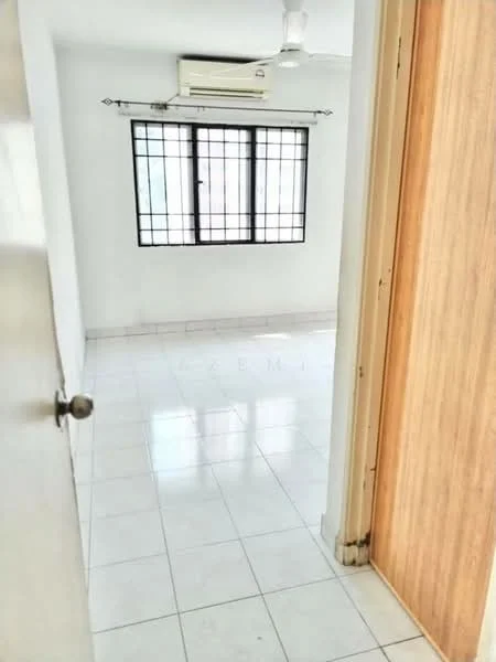 Room features: white painted walls, white tiled flooring, 1 wall-mounted split AC, window with black metal grille, door with wood finish, ceiling fan, natural light from window; style: minimalist.