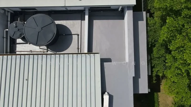 Exterior features: flat roof, metal roofing, water tank, drainage pipes, surrounding greenery; style: modern.