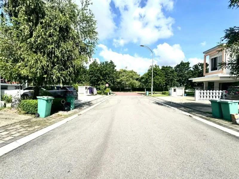 Exterior type: linked terrace house; features: paved road, greenery along the street, street trees, curbside garbage bins, residential houses on both sides, clear blue sky, sunny weather; style: modern.