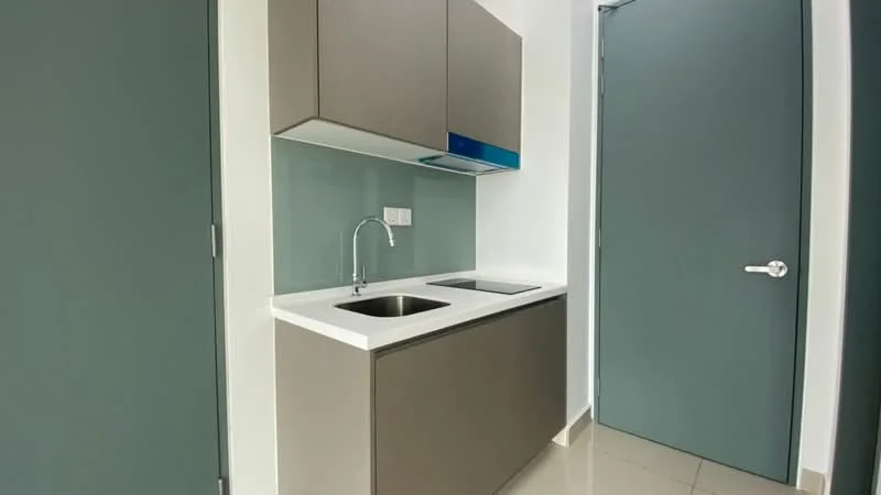 Kitchen features: single-bowl stainless-steel sink, chrome pull-down faucet, grey flat-panel cabinets, white countertop, built-in cooktop, glass backsplash, tile flooring, recessed downlights; style: modern.